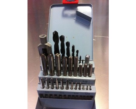 COFFRET 7 TARAUDS M3 A M12 + 7 FORETS + PORTE TARRAUD JMB1